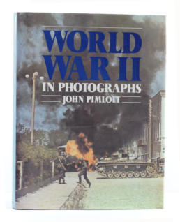 World War II in Photographs - John Pimlott